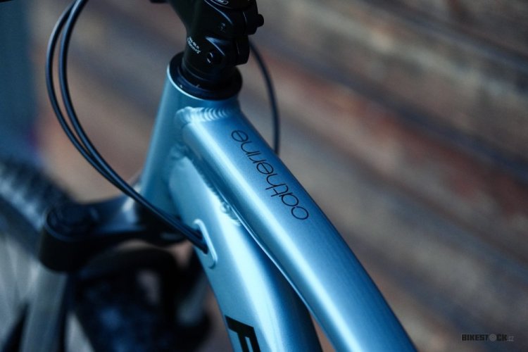 kolo Rock Machine Catherine 10-29 zircon blue
