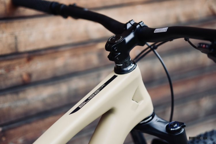kolo ROCK MACHINE Blizz Cr 30 Matte Sand kolo ROCK MACHINE Blizz Cr 30 Matte Sand