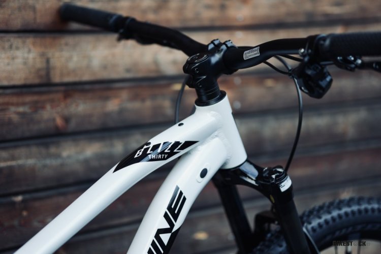 kolo Rock Machine Blizz 30-29 gloss polar white/black kolo Rock Machine Blizz 30-29 gloss polar white/black