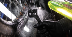 kartáč na čištění řetězu MUC-OFF Bicycle Chain Brush