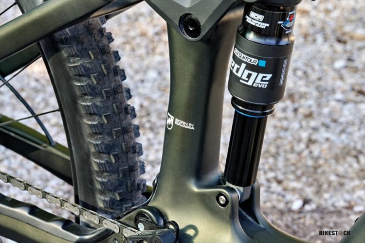 STEPPENWOLF Tundra 9.0 DJI racing red gloss