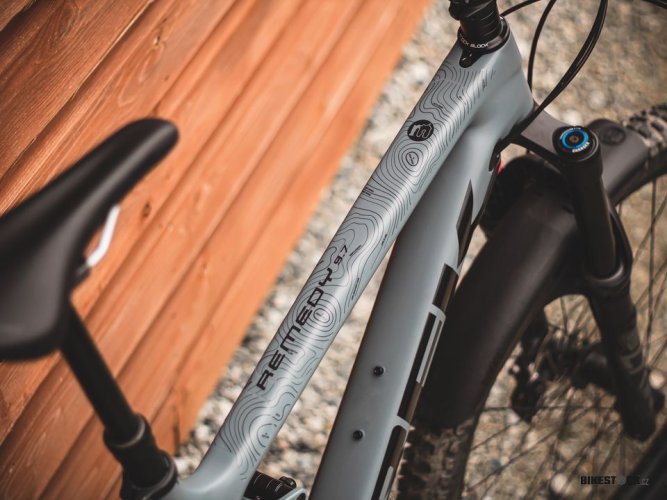 sada ochranných samolepek MUCKY NUTZ Frame Skinz Clear lesklé