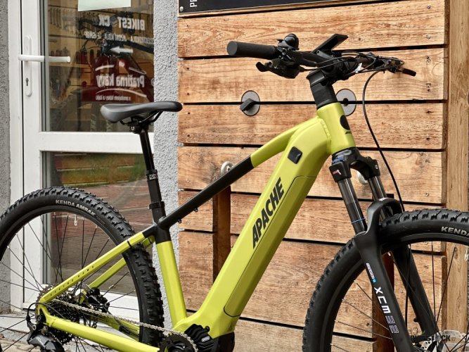 APACHE Hawk 1 MX 720 Wh fluo žlutá
