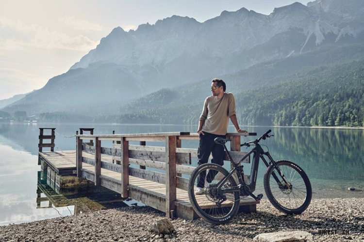 STEPPENWOLF Tundra 9.0 DJI racing red gloss