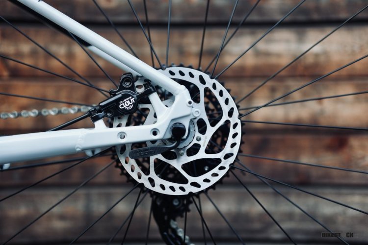 kolo Rock Machine Blizz 30-29 gloss polar white/black kolo Rock Machine Blizz 30-29 gloss polar white/black