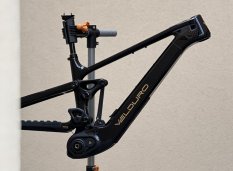 polepení rámu VELDURO Rogue ochrannou folií WRAPPY Frame Kit (folie + aplikace)