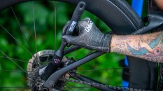 kartáč na čištění řetězu a kazety MUC-OFF Drivetrain Detailing Brush