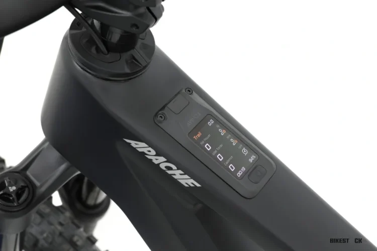 APACHE Eagle 3 Avinox 800 Wh černá