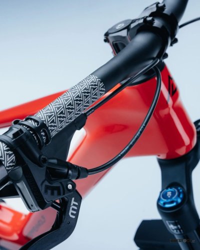 STEPPENWOLF Tundra 9.0 Avinox M1 racing red gloss