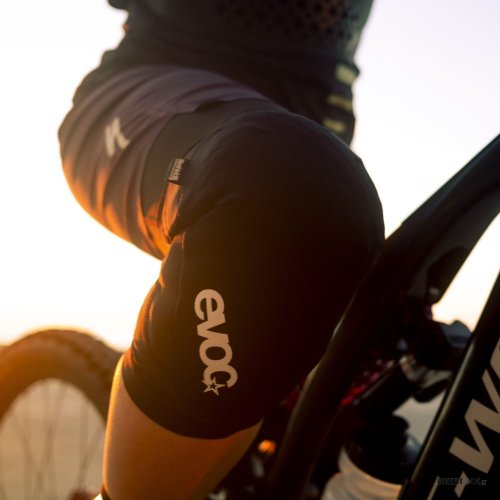 chrániče kolen EVOC Knee Protector LS Flex Lite