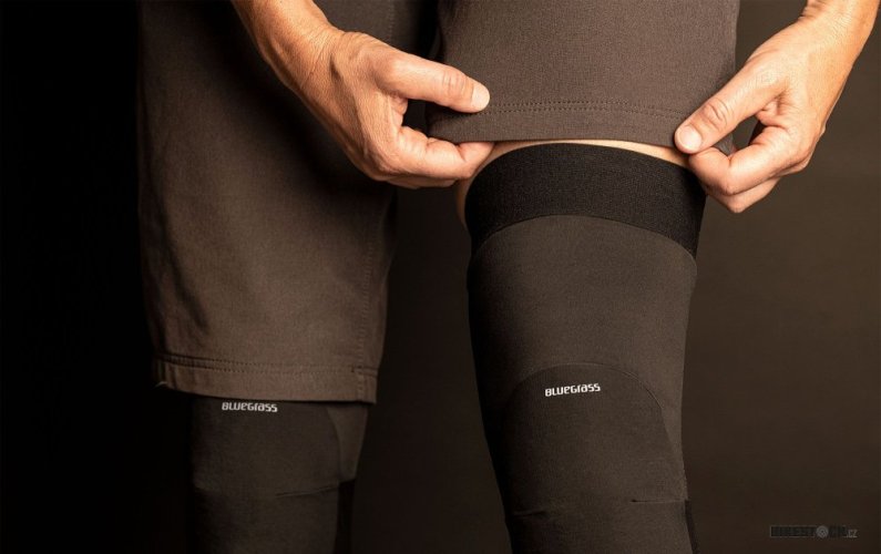 chrániče kolen BLUEGRASS Aura