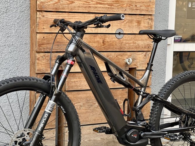 APACHE Quruk Bosch CX 800 Wh antracit